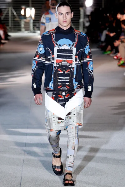 Look 28